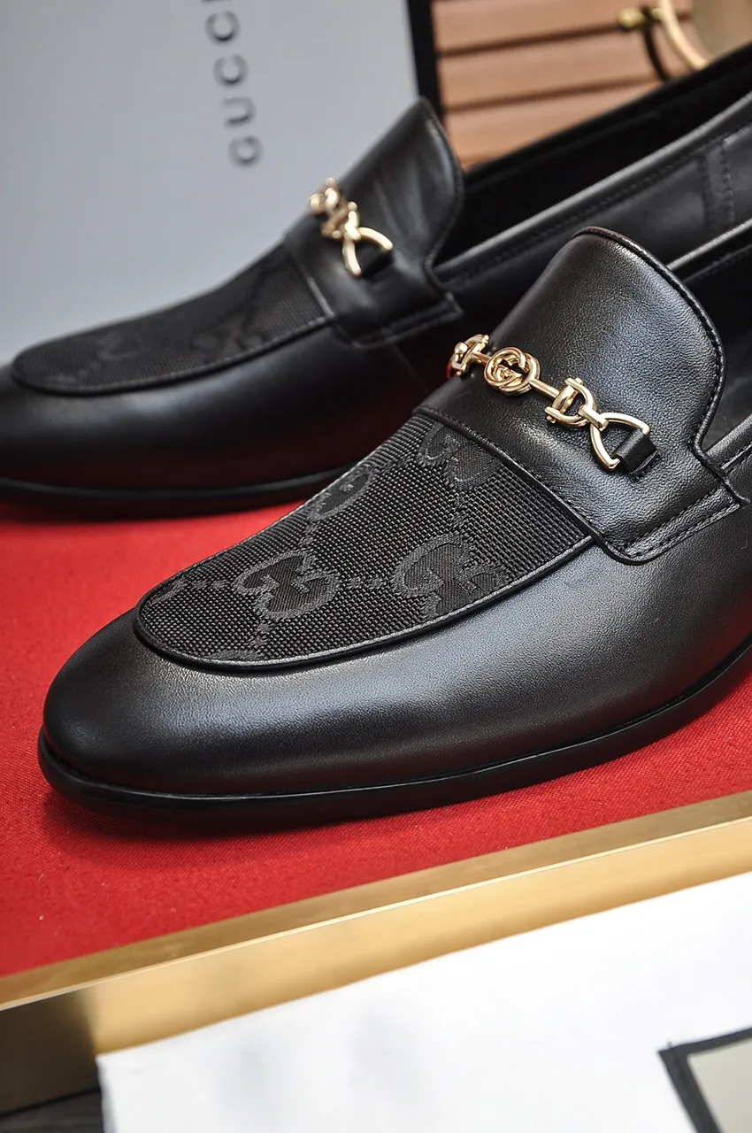 Men's shoes💰500💶Italy's top luxury men's shoe giant (GUCCI) (Gucci) (full cowhide lining) new arrival🍃Original European style🔰 Pleasant to the eye😍In order to make the shoes more durable and non-deformable🌀The production continues to follow traditional methods but there is still no lack of innovation💪Choose original sheepskin for the leather♻️ Smooth and natural And extra bright ⭐Made of imported cowhide, the first choice of rich people 38-45 (45 customized)